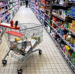 Qu'est-ce que la "cheapflation", une pratique utilisée par six grandes marques épinglées par l’association Foodwatch